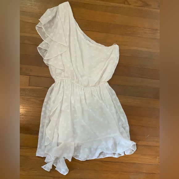 DO + BE Medium White One Shoulder Flowy Ruffle Dress - Picture 3 of 5